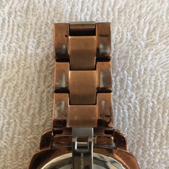 ⭕️SOLD⭕️ Gold Rose Coach Watch - Picture 3 of 4